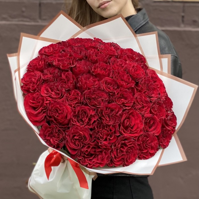 51 красная пионовидная роза Хартс